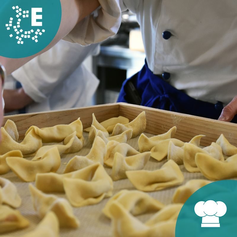 Cappelletti su vassoio